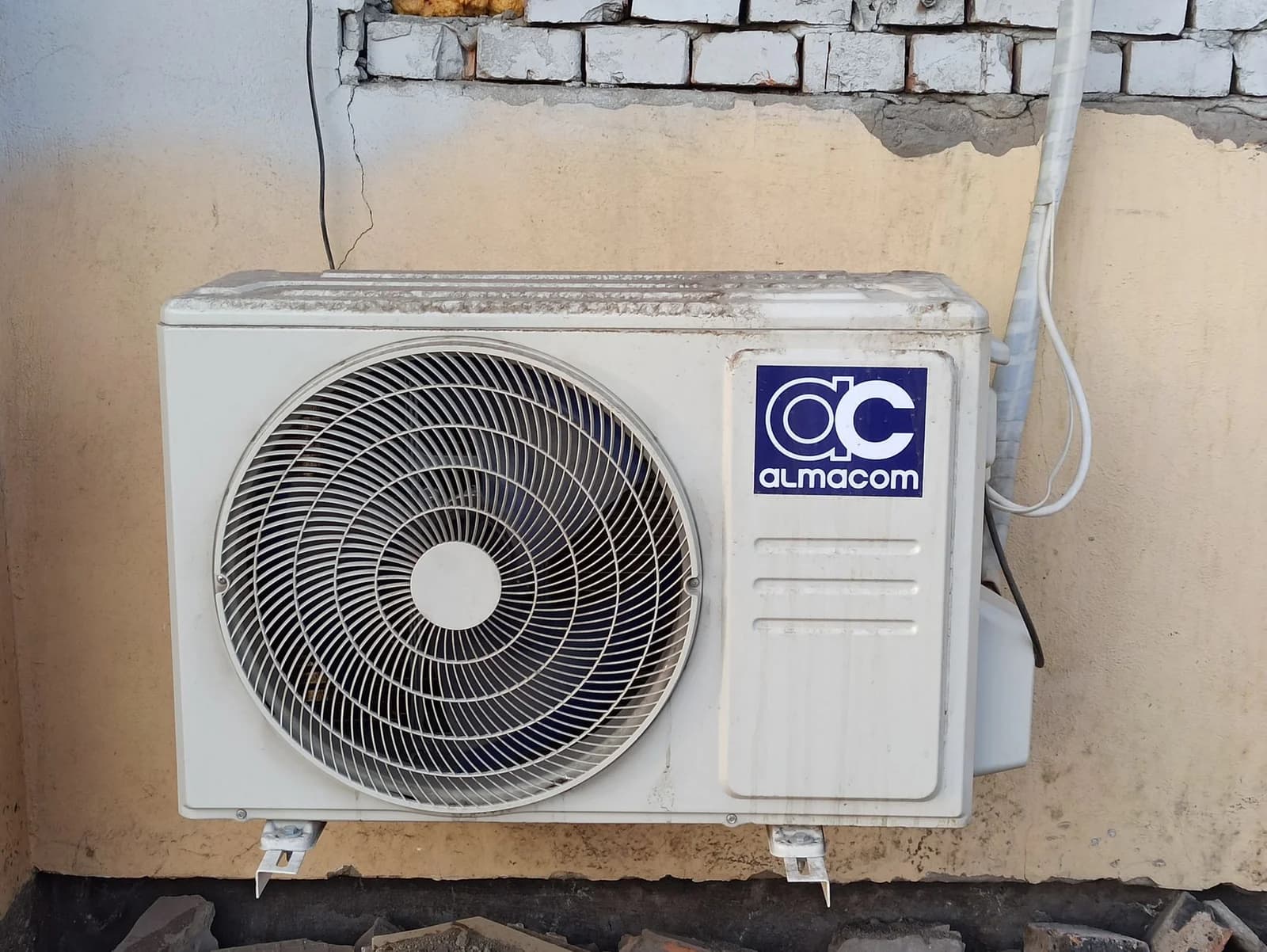 Mini Split Not Cooling Your Brentwood Guest House? Here's How to Read the Symptoms